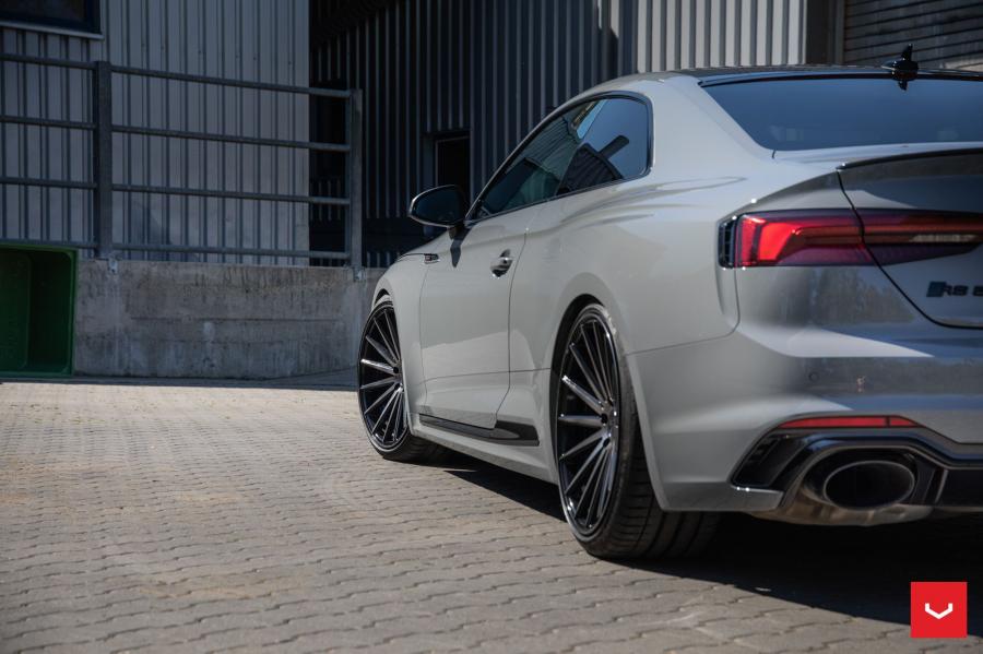 Детали экстерьера Audi RS5 Coupe on Vossen Wheels (VFS-2) 2019 года  (фото 7 из 33)